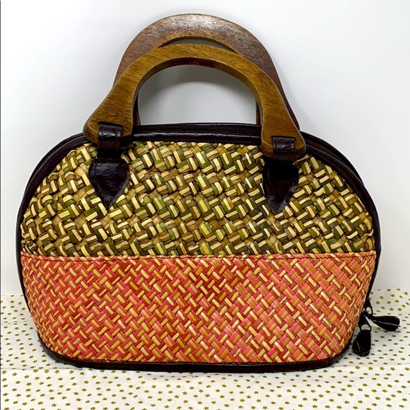 Handbags - Straw zip close handbag